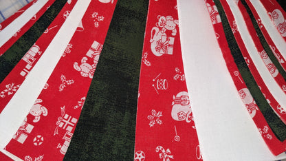Jelly Roll-Christmas Toys w/Pine Blender-20-2 1/2" Strips